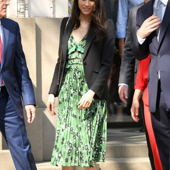 Beautiful Green dress - Picture 4 of 4